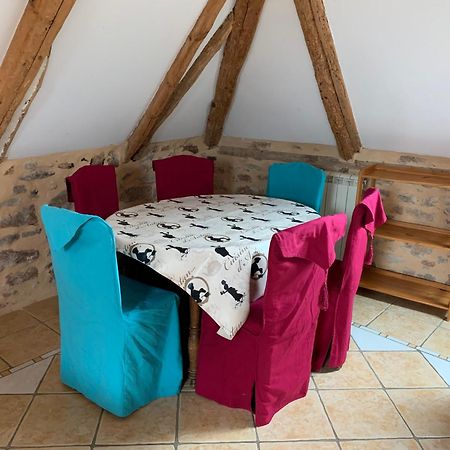 Cafe De La Place Gite & Chambres D'Hotes "Lou Pastre" Lanuejols  Екстер'єр фото