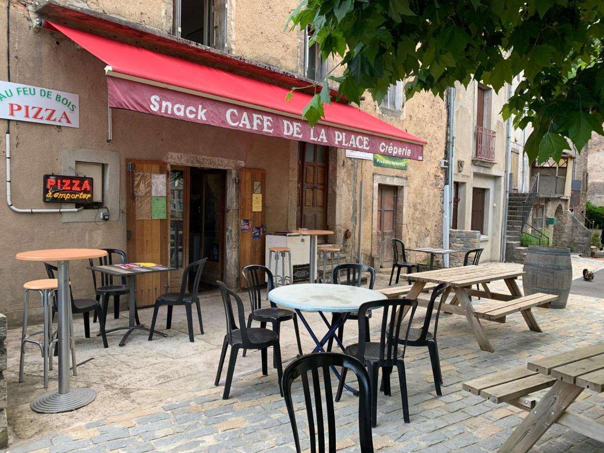 Cafe De La Place Gite & Chambres D'Hotes "Lou Pastre" Lanuejols  Екстер'єр фото