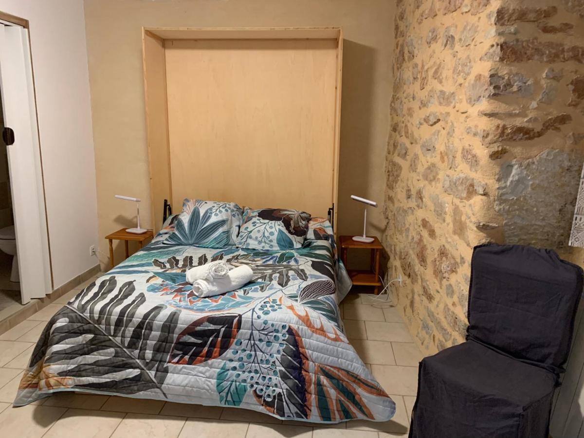 Cafe De La Place Gite & Chambres D'Hotes "Lou Pastre" Lanuejols  Екстер'єр фото